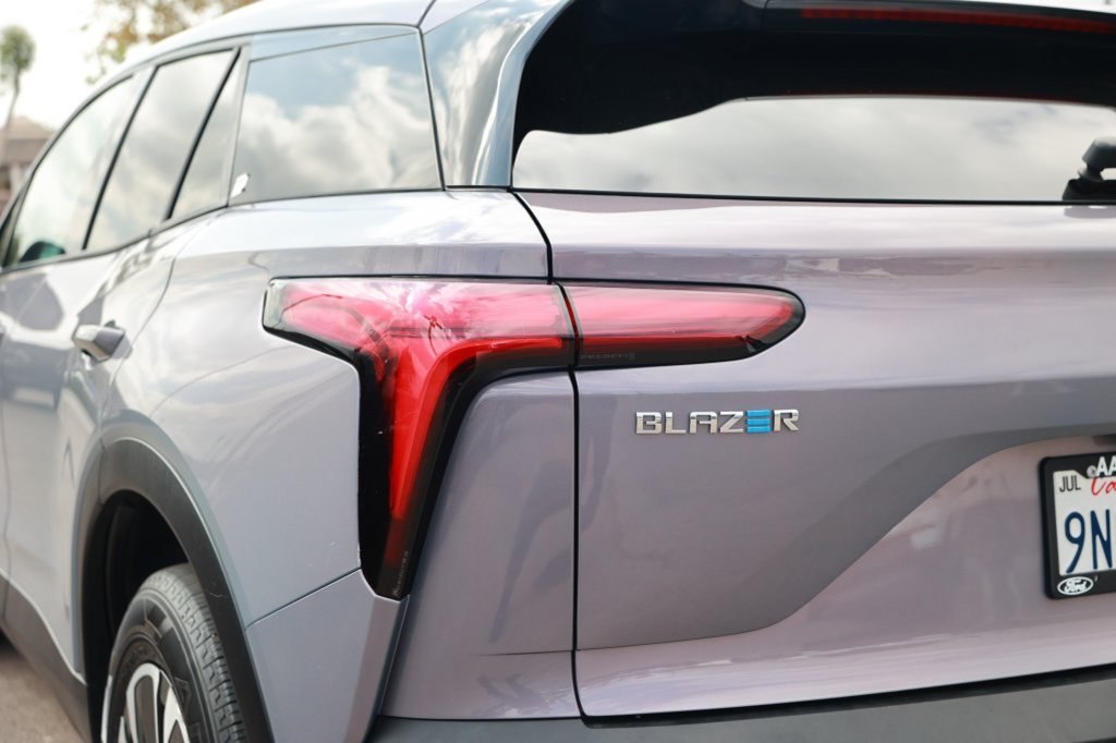 Used 2024 Chevrolet Blazer EV LT AWD/4WD image 16