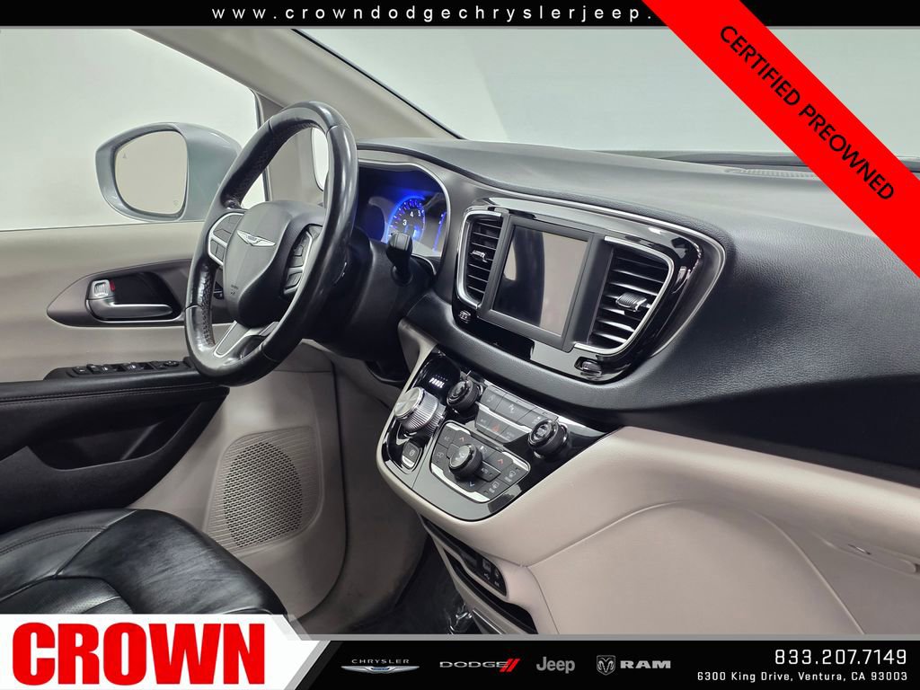 Certified 2020 Chrysler Pacifica Touring-L image 14