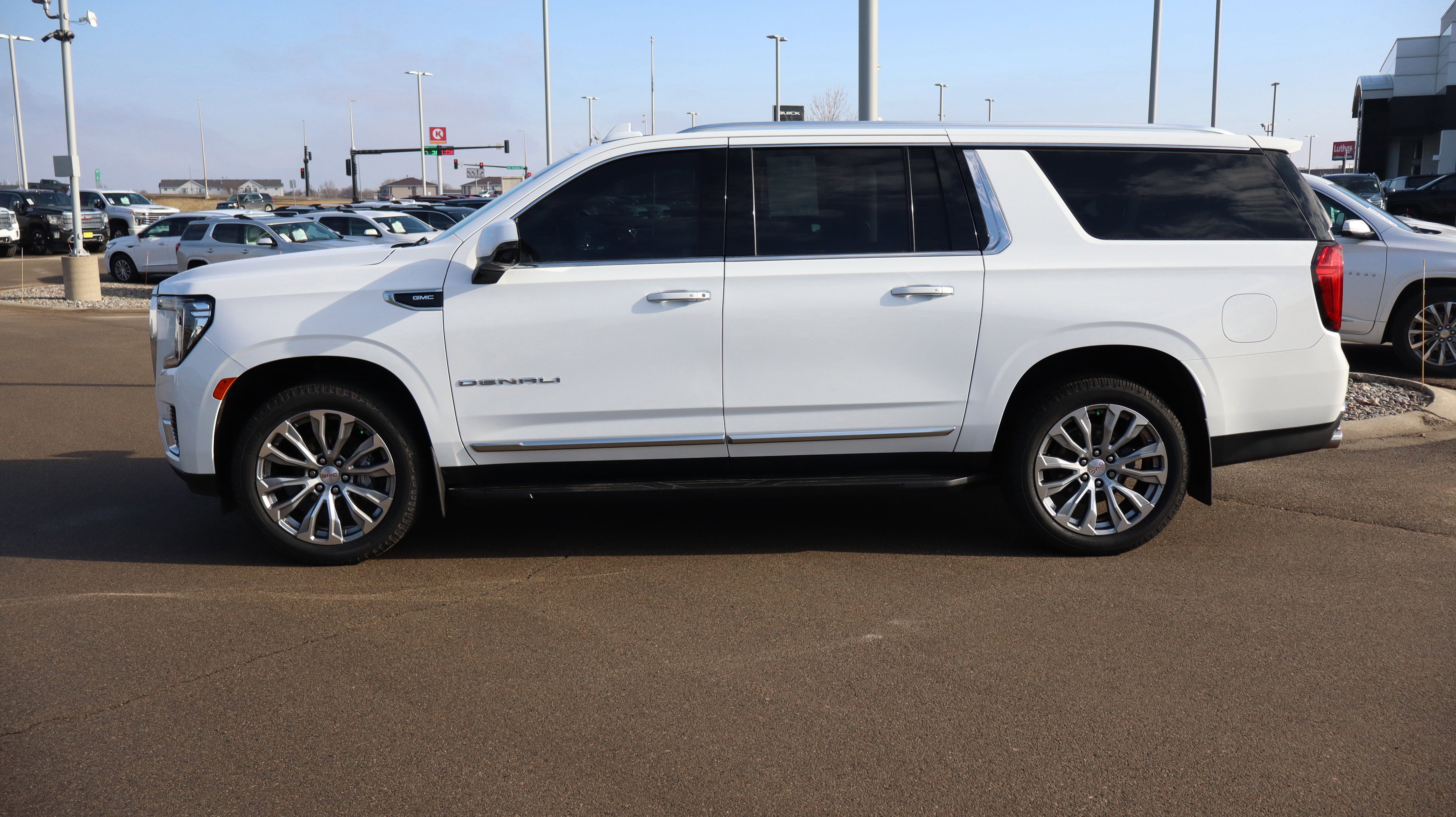 Certified 2022 GMC Yukon XL Denali image 4