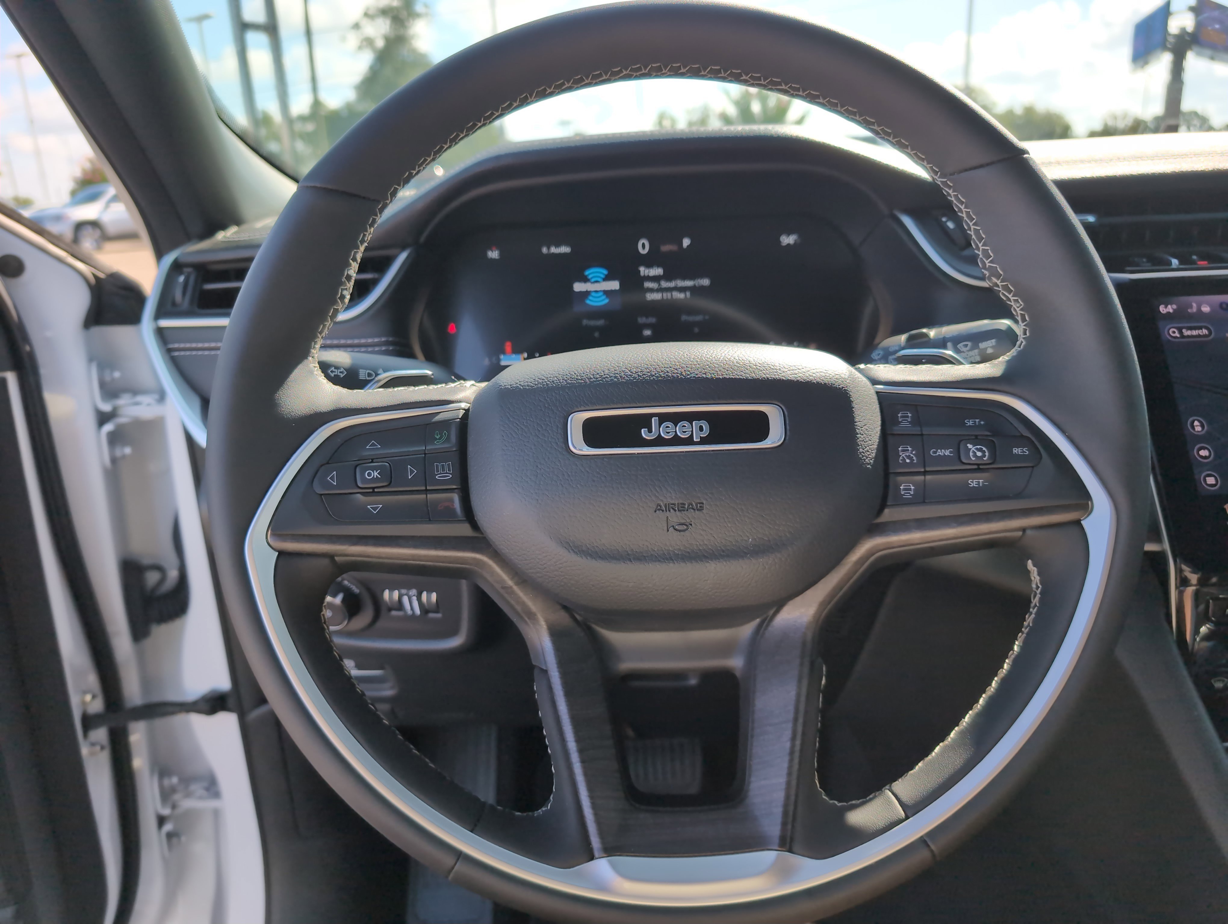 Used 2024 Jeep Grand Cherokee Limited w/ Black Appearance Package image 20