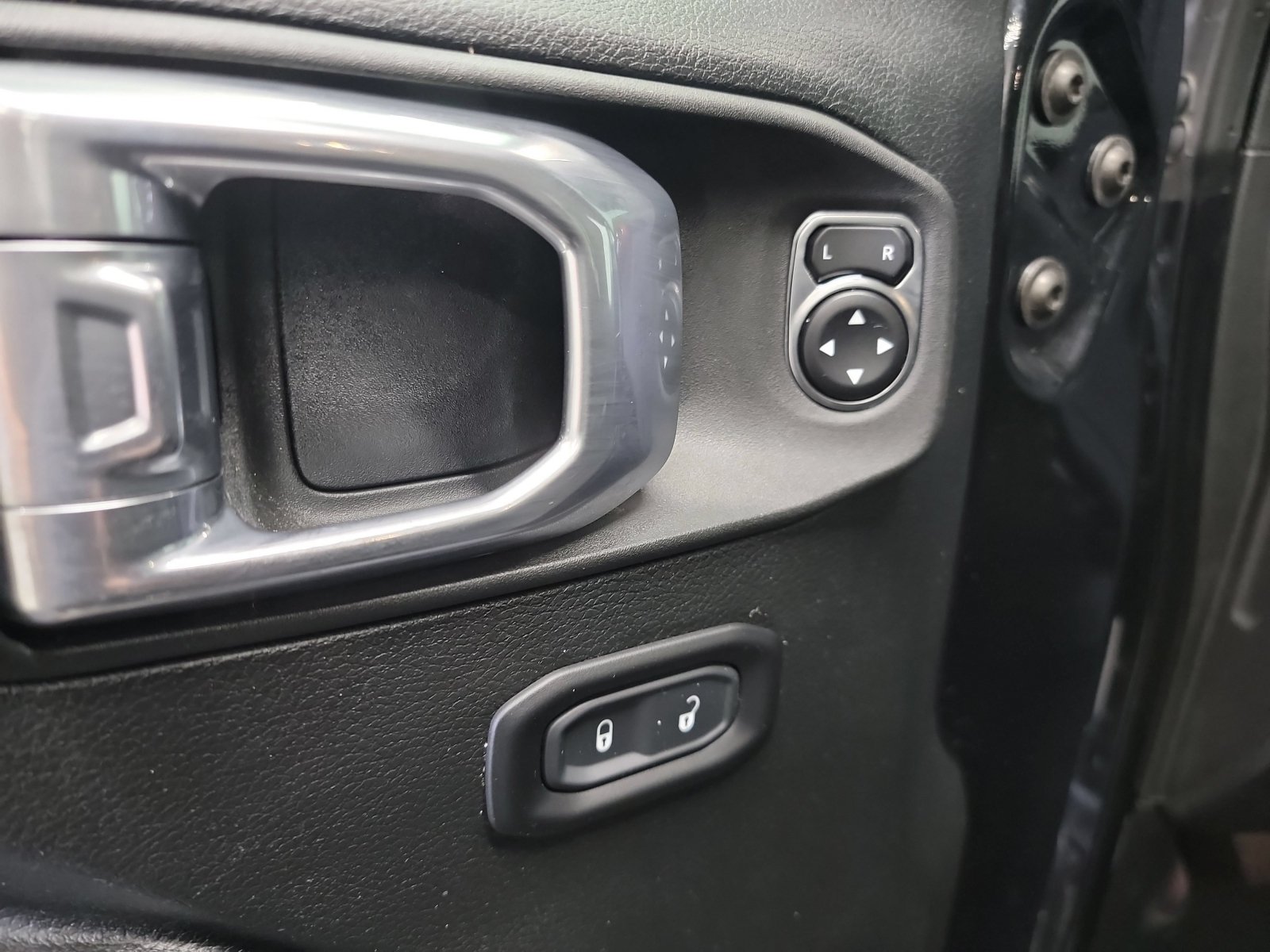 Used 2021 Jeep Wrangler Unlimited Rubicon w/ LED Lighting Group AWD/4WD image 14