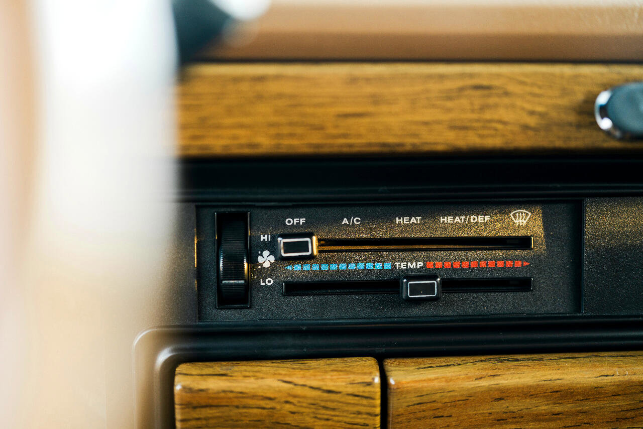 Used 1987 Jeep Grand Wagoneer image 59