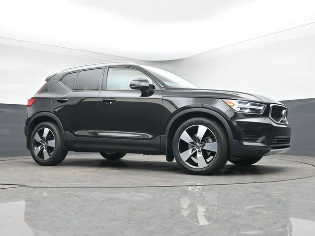 Used 2020 Volvo XC40 T5 Momentum w/ Protection Package Premier image 32