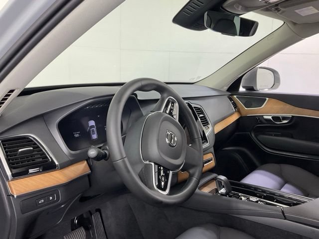 Certified 2025 Volvo XC90 T8 Plus AWD/4WD image 23