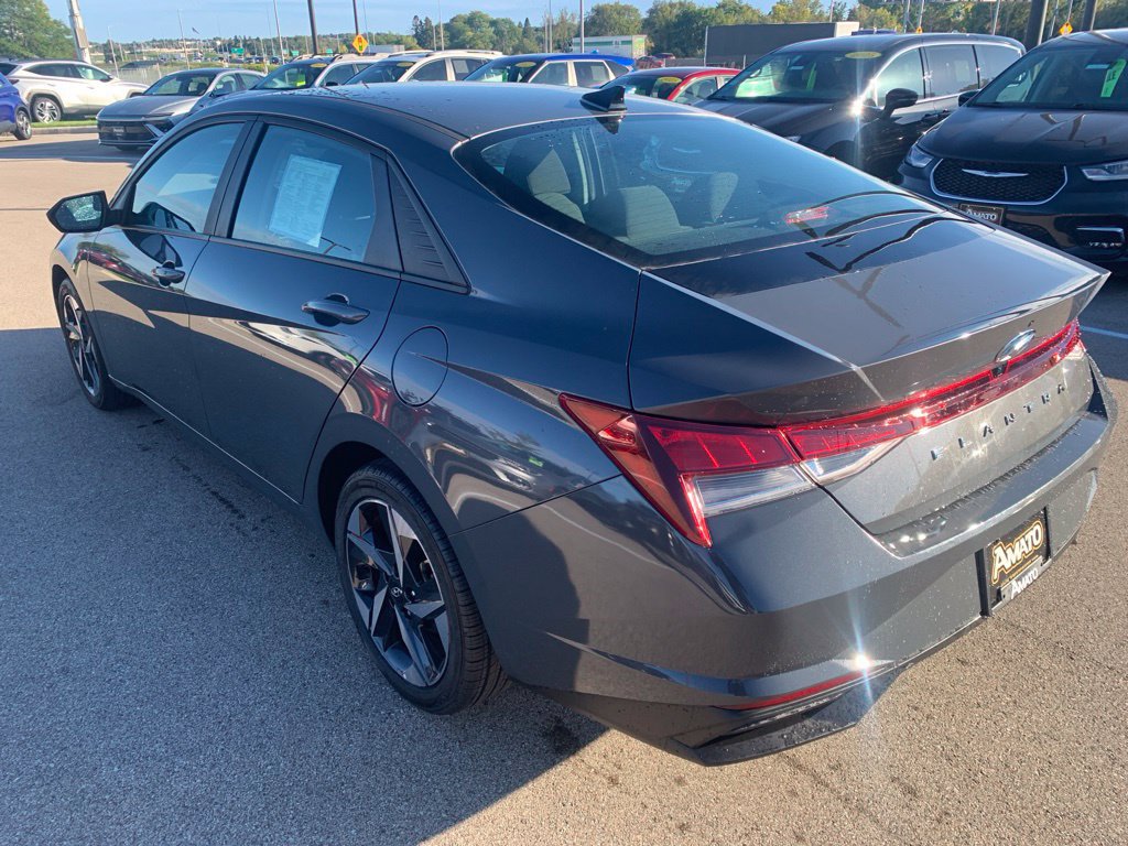 Used 2023 Hyundai Elantra SEL w/ Convenience Package FWD image 3