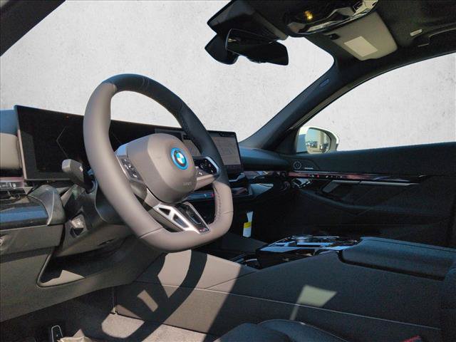 New 2027 BMW 550e xDrive w/ Premium Package AWD/4WD image 3