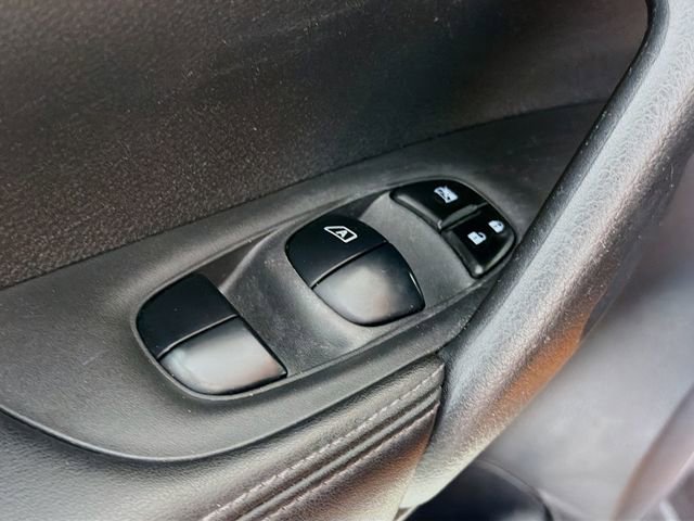 Used 2020 Nissan Rogue SV FWD image 18