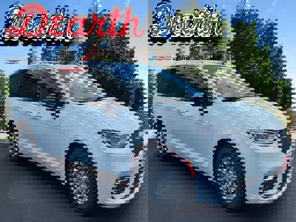 New 2026 Chrysler Pacifica Select