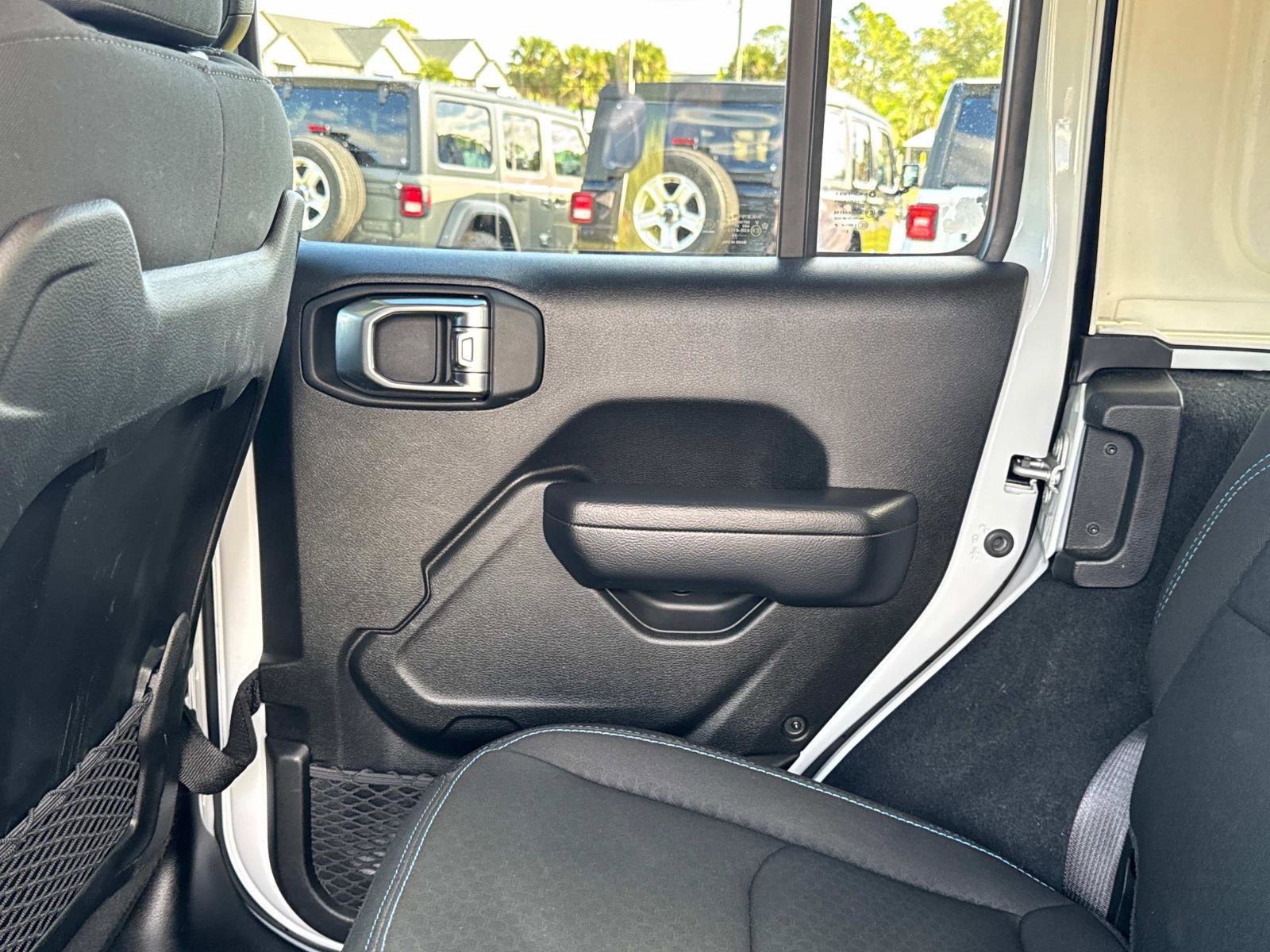 Used 2024 Jeep Wrangler Unlimited Rubicon 4xe image 17