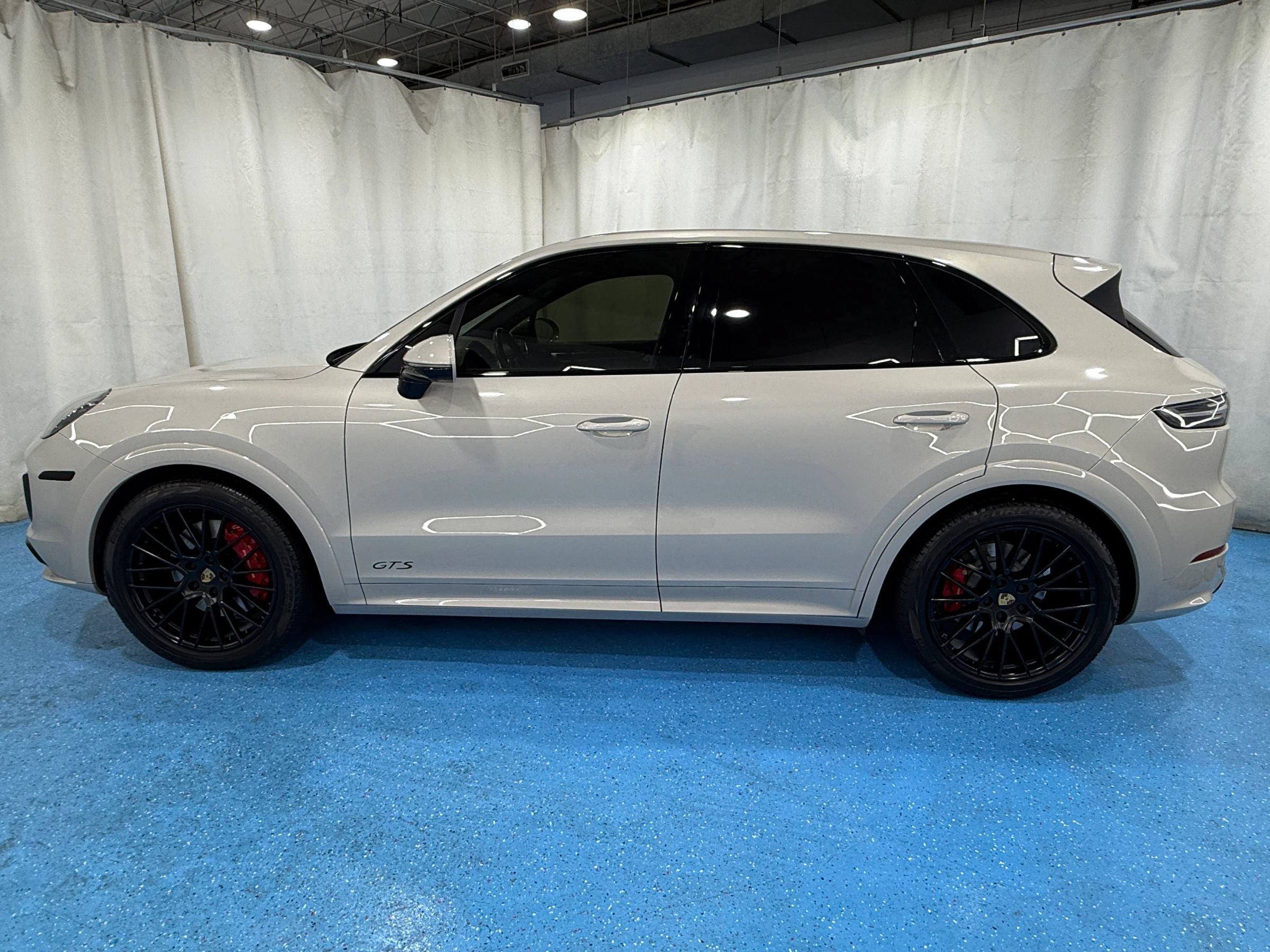 Used 2021 Porsche Cayenne GTS AWD/4WD image 2