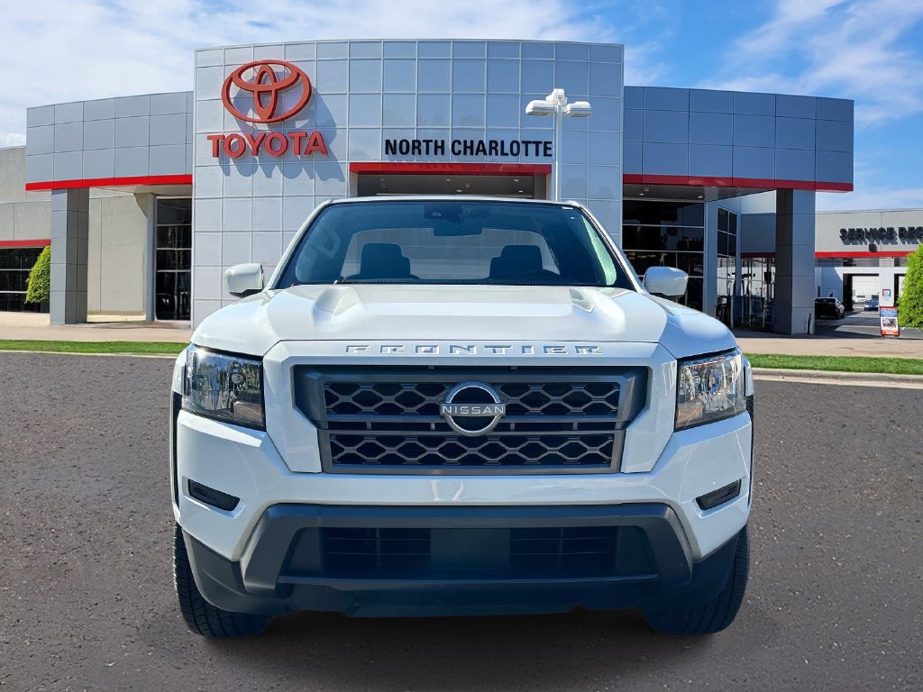 Used 2024 Nissan Frontier SV RWD image 3