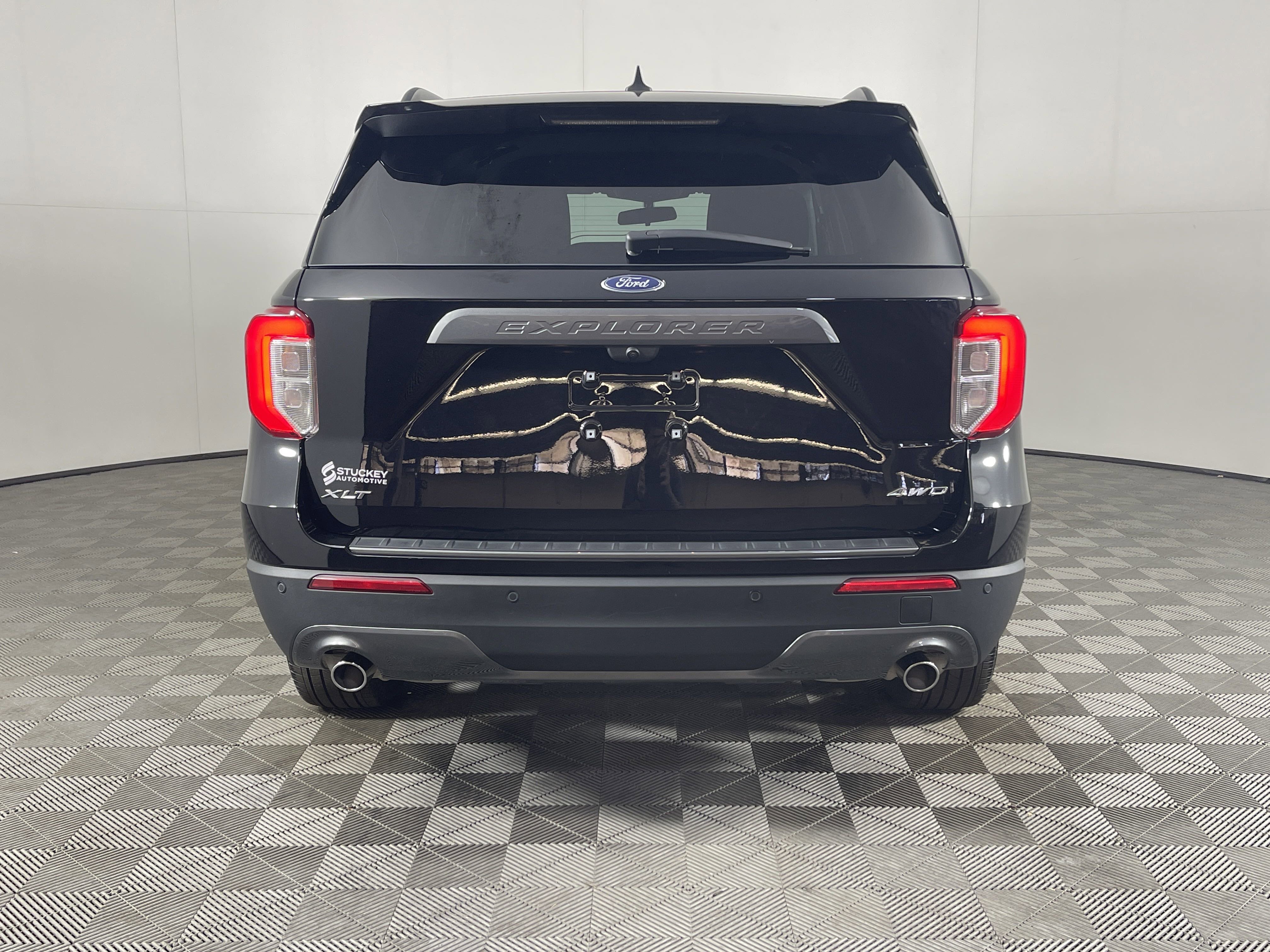 Used 2023 Ford Explorer XLT w/ Equipment Group 202A image 4