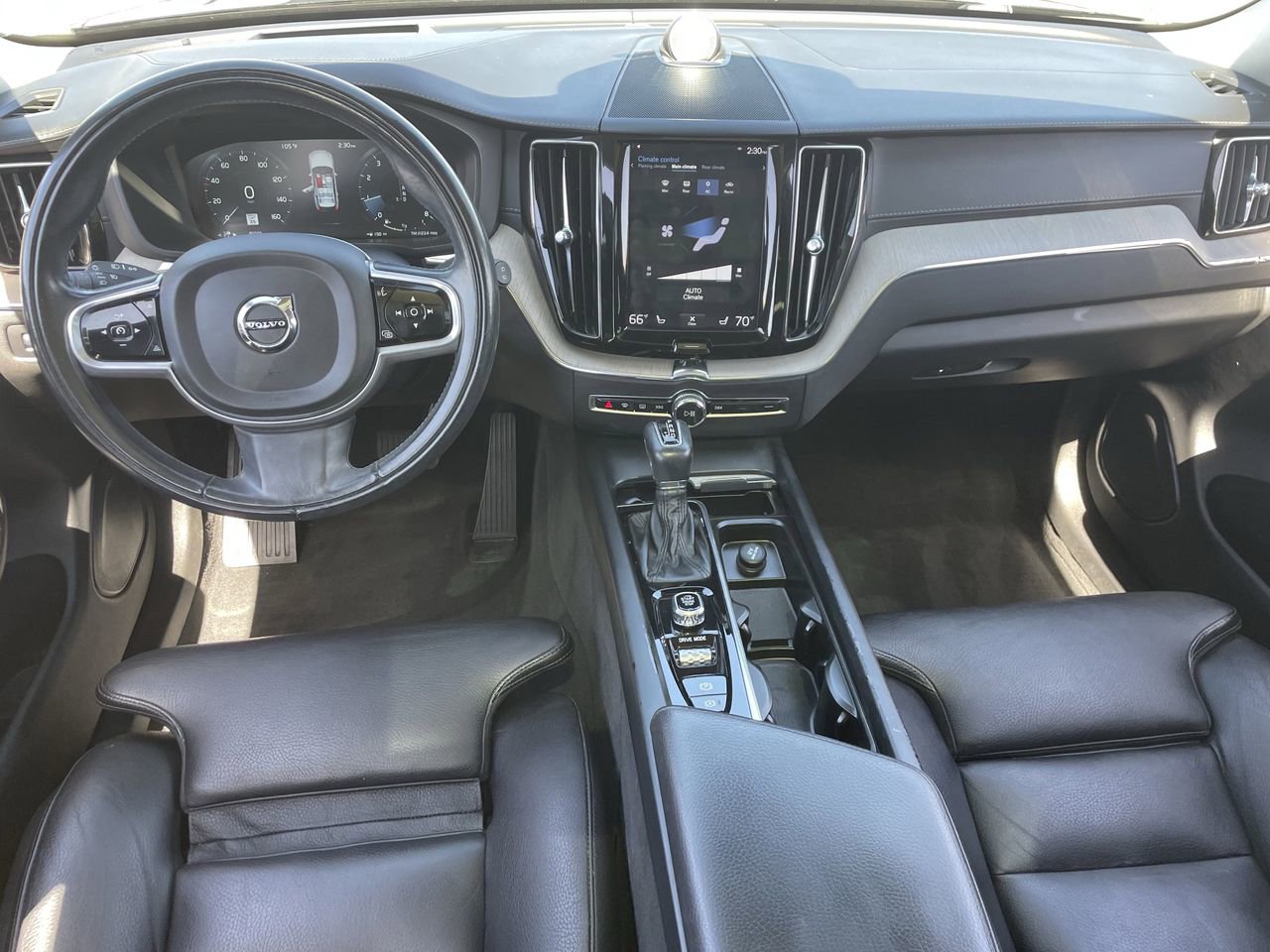 Used 2020 Volvo XC60 T6 Inscription w/ Protection Package Premier image 16