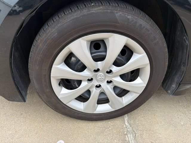 Used 2024 Toyota Corolla LE FWD image 2