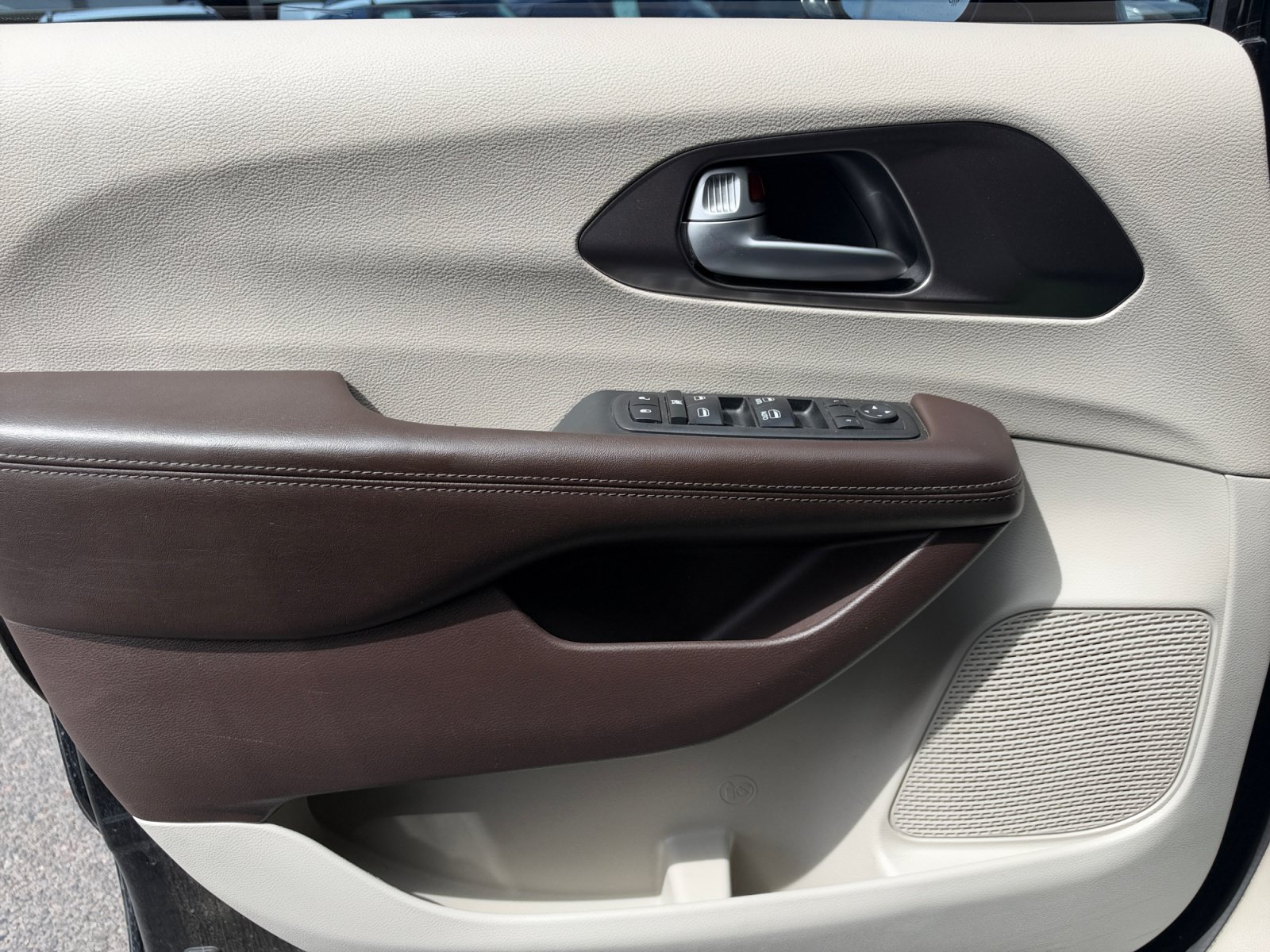 Used 2018 Chrysler Pacifica Touring-L w/ Advanced Safetytec Group FWD image 13