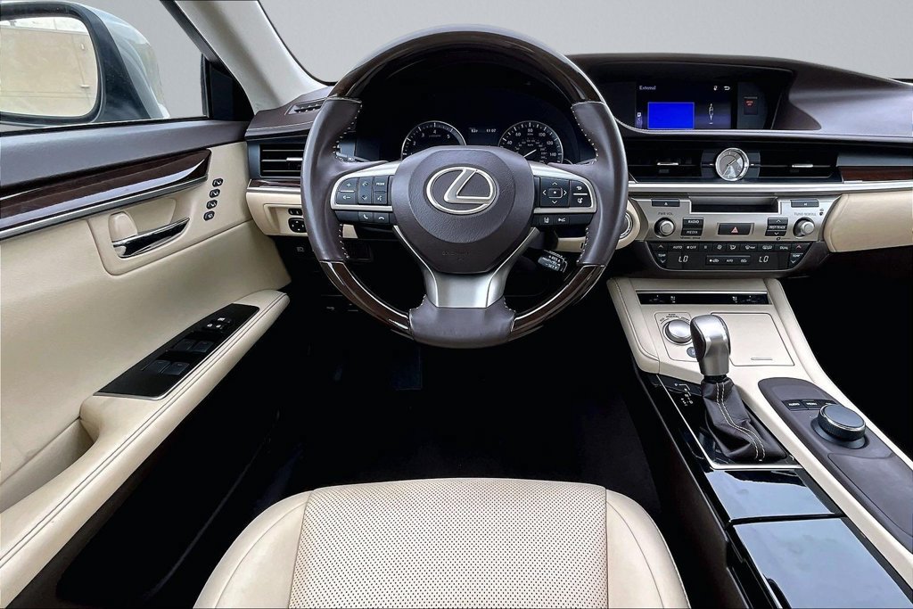 Used 2017 Lexus ES 350 w/ Premium Package FWD image 5