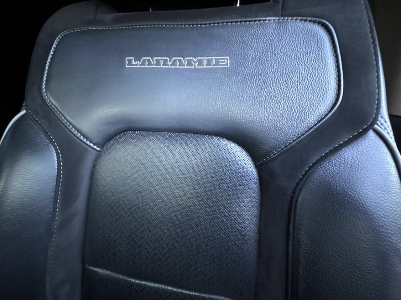 Used 2019 RAM 1500 Laramie AWD/4WD image 17