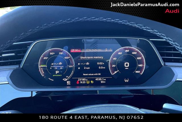 Used 2023 Audi e-tron Premium Plus w/ Premium Plus Package AWD/4WD image 16