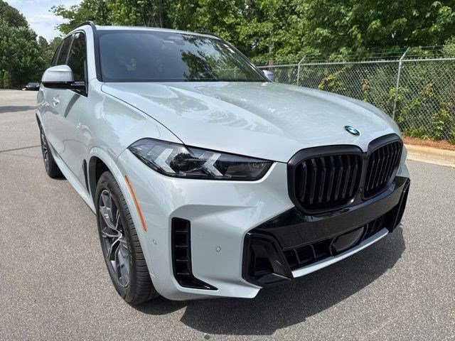 Certified 2024 BMW X5 xDrive40i w/ M Sport Package AWD/4WD image 3