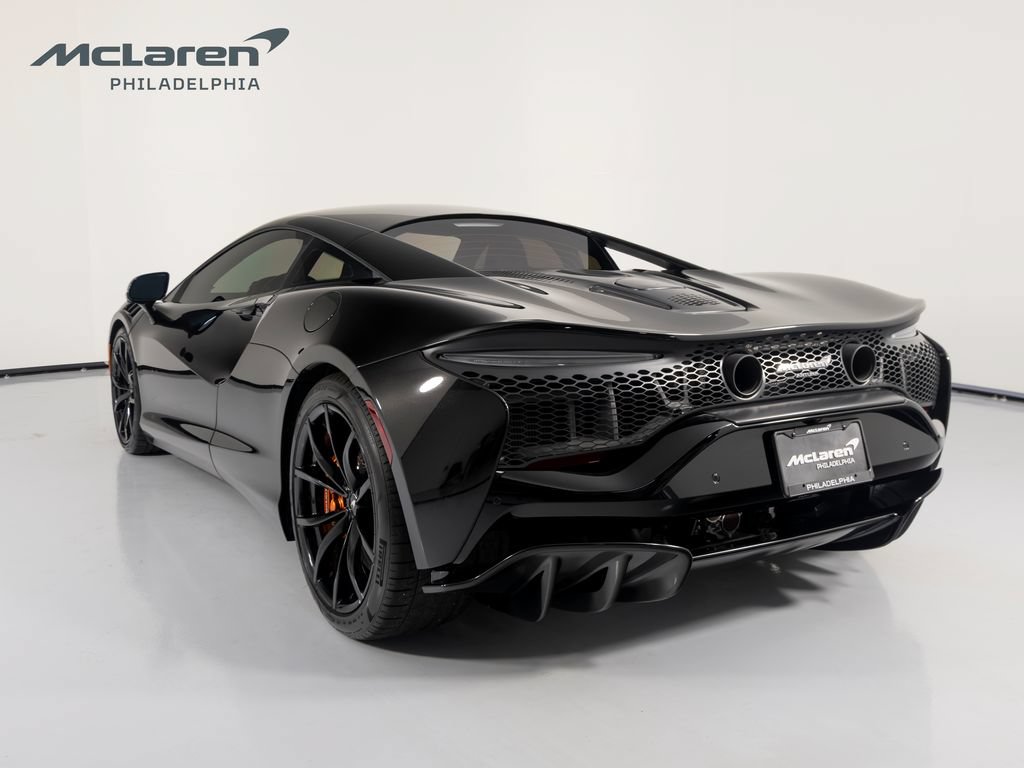 Used 2023 McLaren Artura RWD image 3