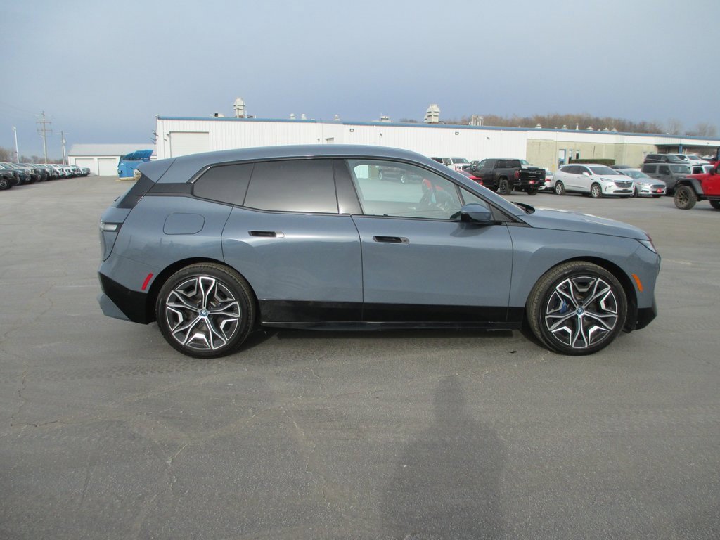 Used 2022 BMW iX xDrive50 w/ Premium Package image 4