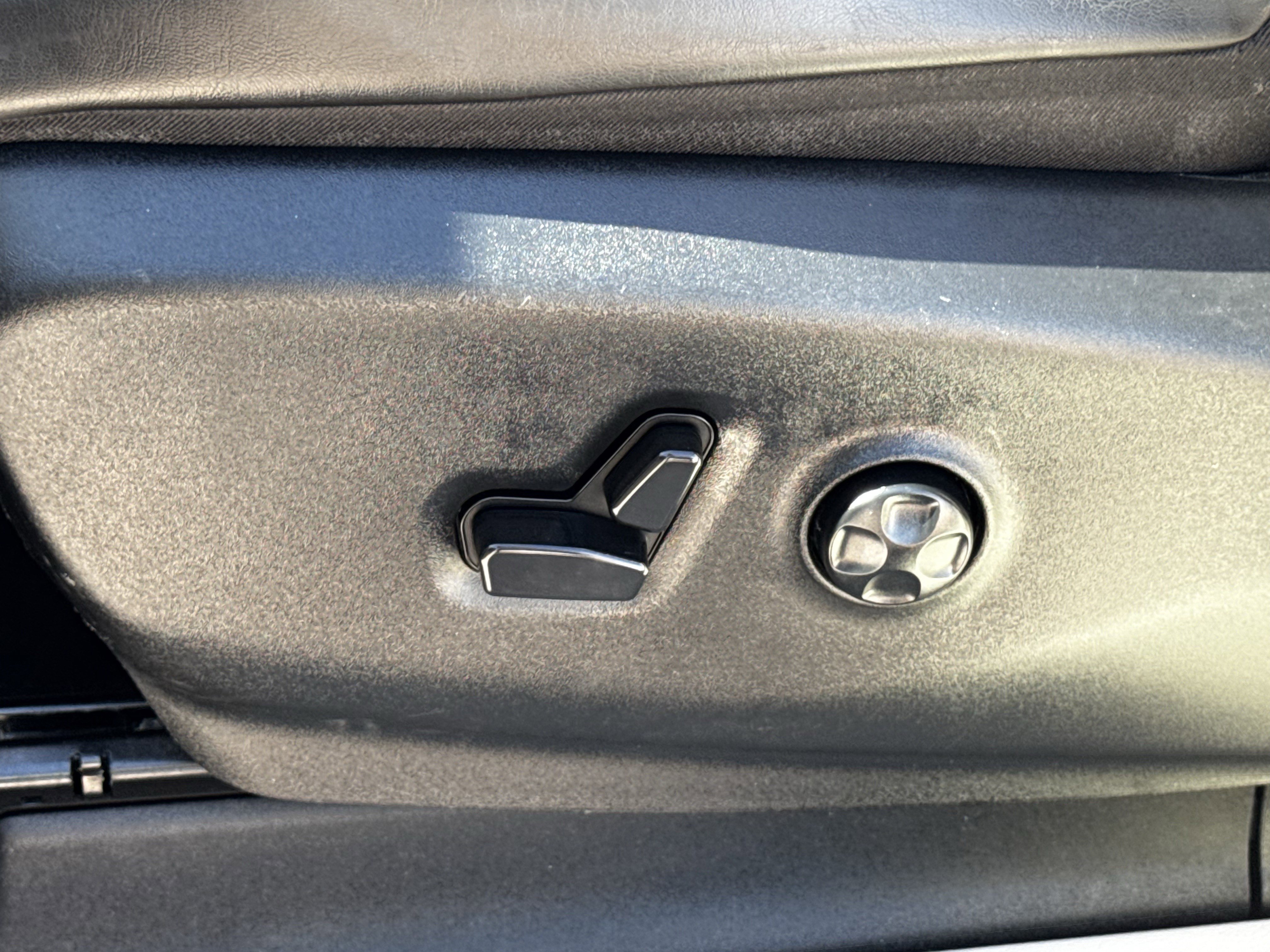 Used 2023 Chrysler Pacifica Limited image 29