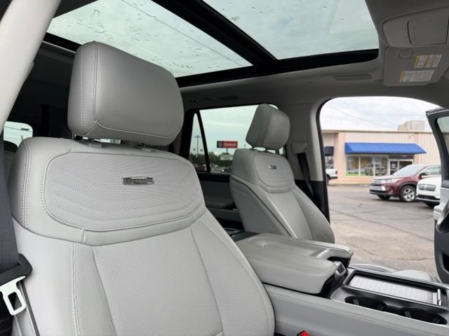 Used 2025 Ford Expedition Max Platinum w/ Platinum Ultimate Package AWD/4WD image 43