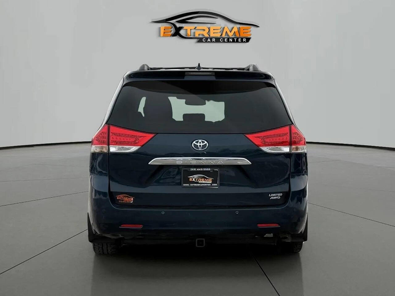 Used 2012 Toyota Sienna Limited image 4