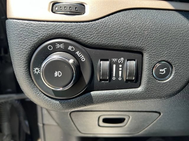 Used 2016 Jeep Cherokee Latitude w/ Comfort/Convenience Group AWD/4WD image 19