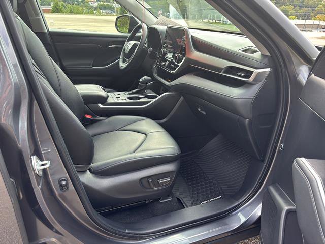 Used 2024 Toyota Highlander Limited image 20