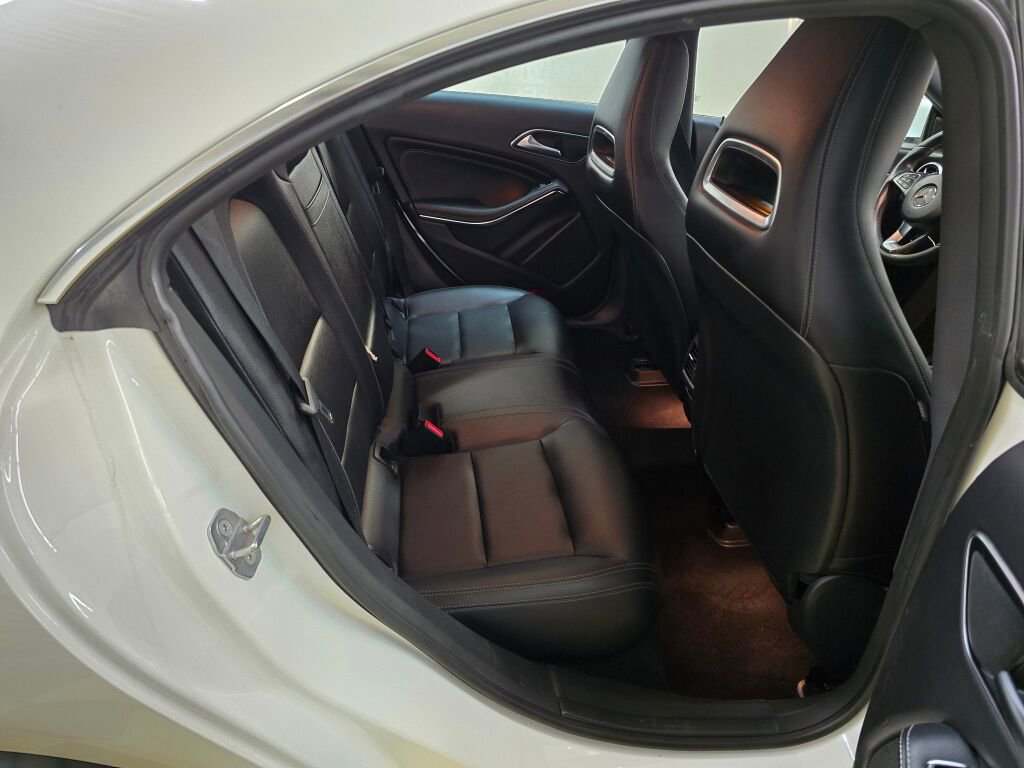 Used 2018 Mercedes-Benz CLA 250 image 12