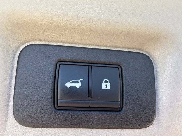 Used 2023 Nissan Ariya AWD/4WD image 10
