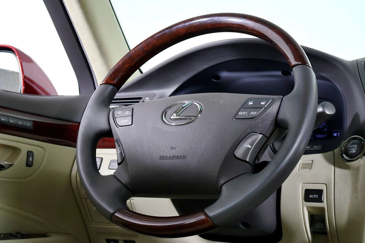 Used 2011 Lexus LS 460 L w/ Luxury Pkg AWD/4WD image 28