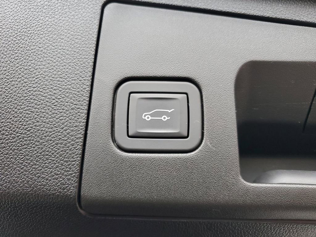 Certified 2024 Cadillac XT4 Sport w/ Cold Weather Package image 27