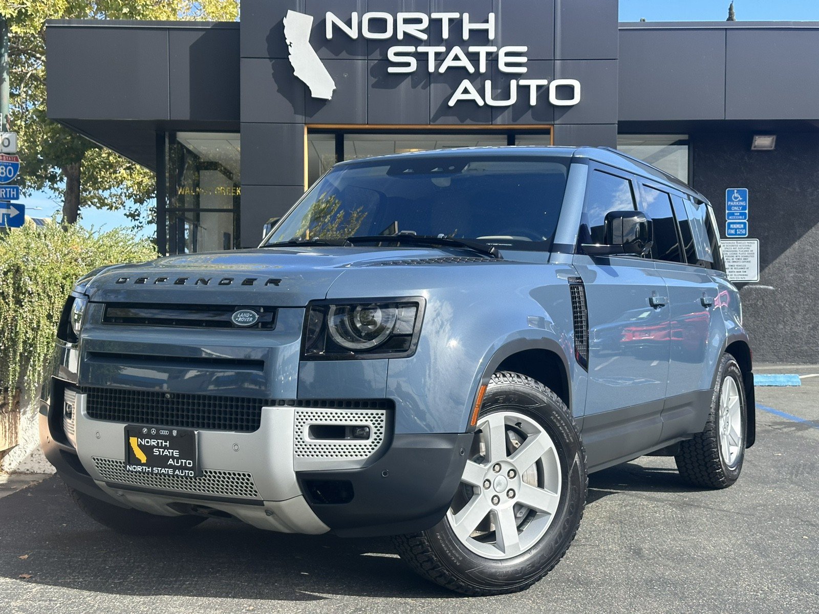 Used 2022 Land Rover Defender 110 SE AWD/4WD image 2