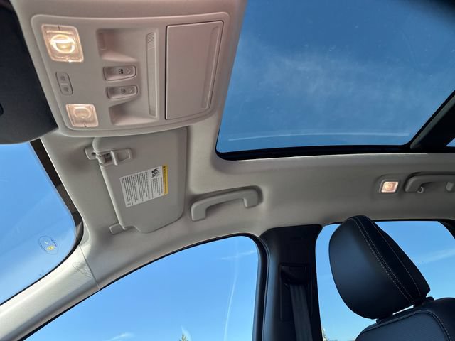 Used 2025 Ford Escape Platinum w/ Premium Technology Package AWD/4WD image 25