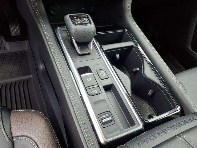 Certified 2024 Nissan Pathfinder Platinum w/ Black Appearance Package image 13