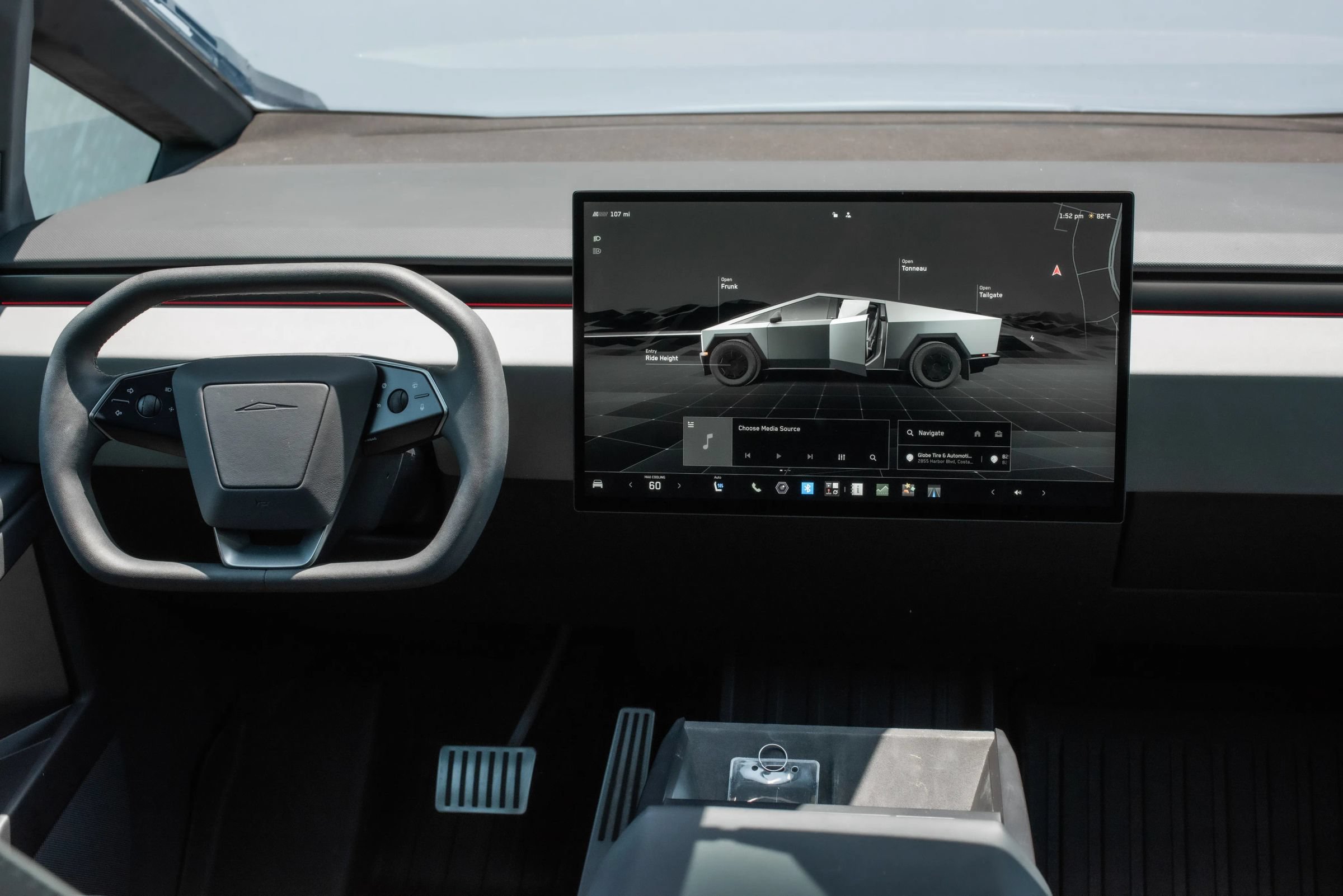 Used 2025 Tesla Cybertruck AWD Crew Cab image 8