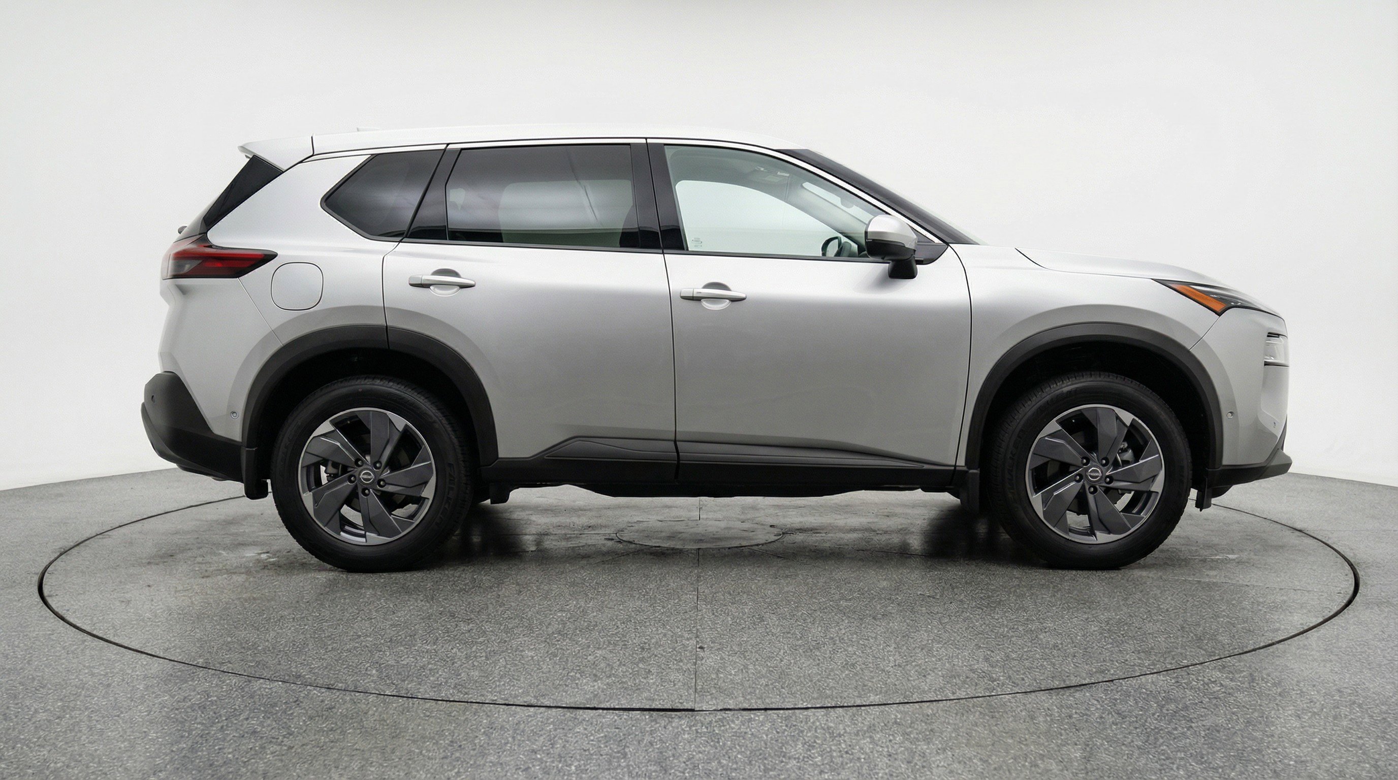 Used 2025 Nissan Rogue SV FWD image 11