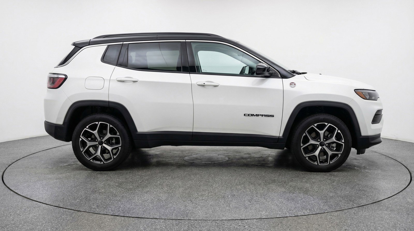 Used 2025 Jeep Compass Limited image 11