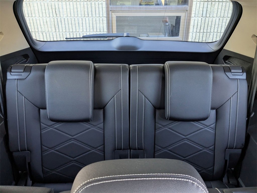 Used 2025 Volkswagen Atlas SE image 30