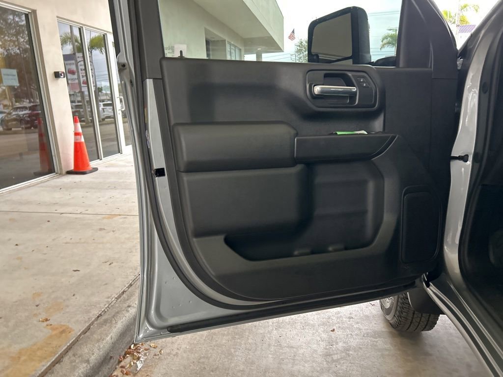 Used 2025 Chevrolet Silverado 3500 W/T image 37