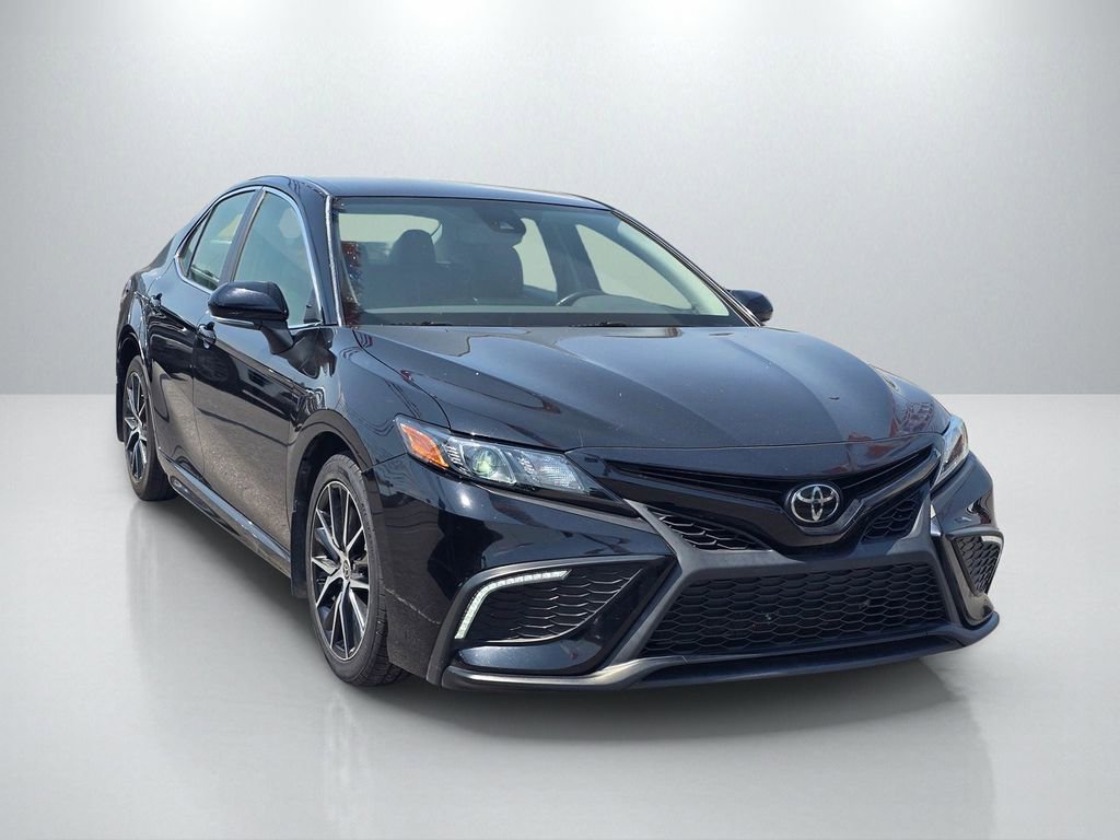 Used 2022 Toyota Camry SE FWD image 3