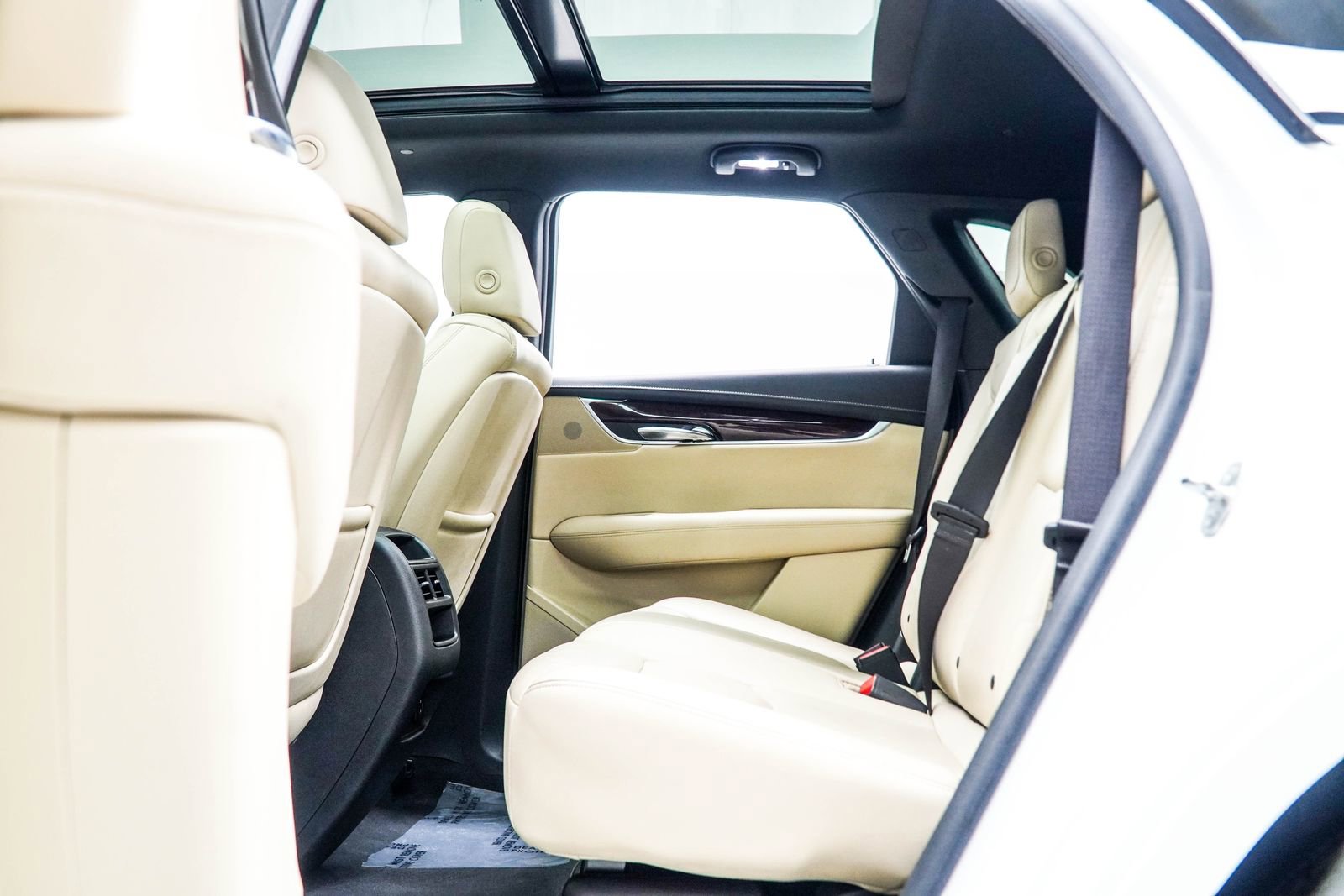 Used 2017 Cadillac XT5 Luxury w/ Driver Awareness Package image 33