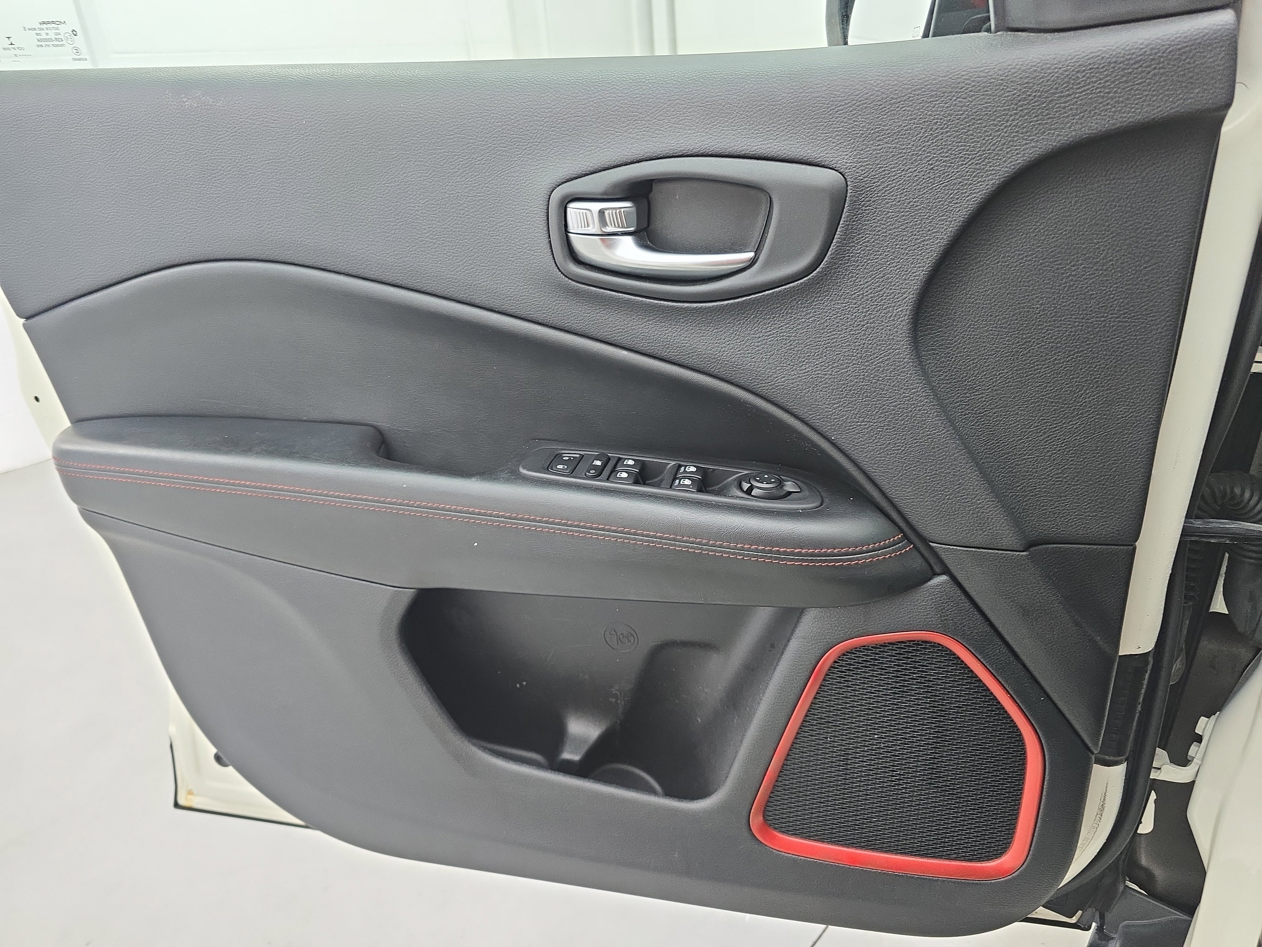 Used 2018 Jeep Compass Trailhawk w/ Cold Weather Group image 25