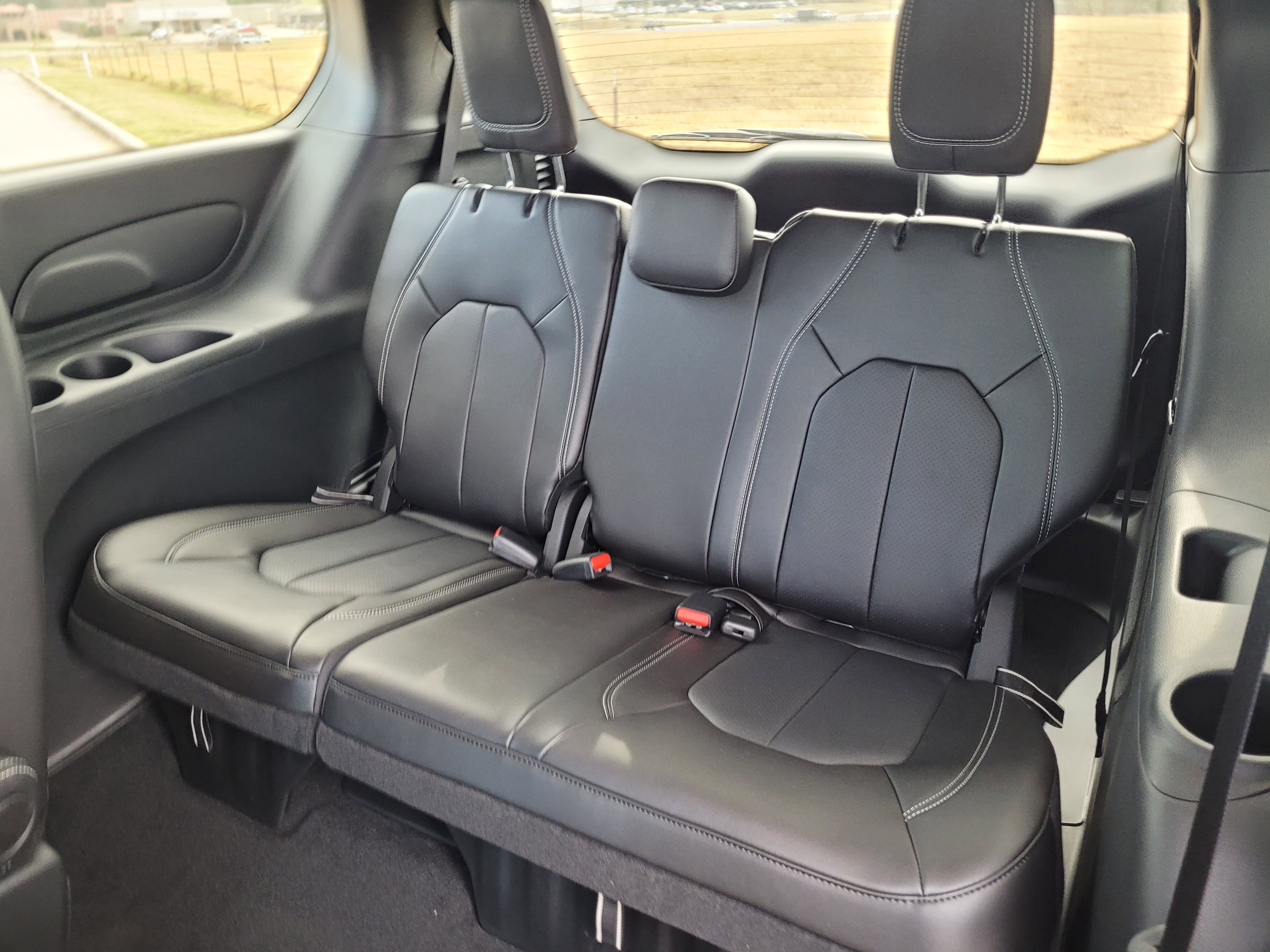 New 2026 Chrysler Pacifica Select image 12