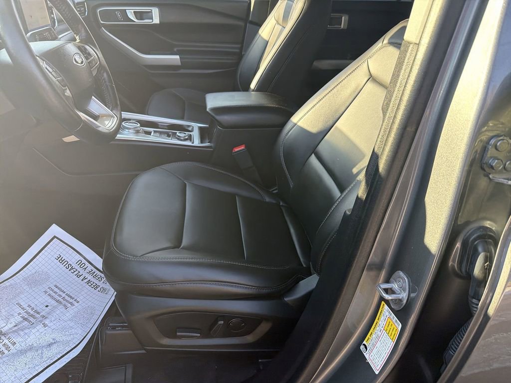 Used 2022 Ford Explorer XLT w/ Equipment Group 202A image 11