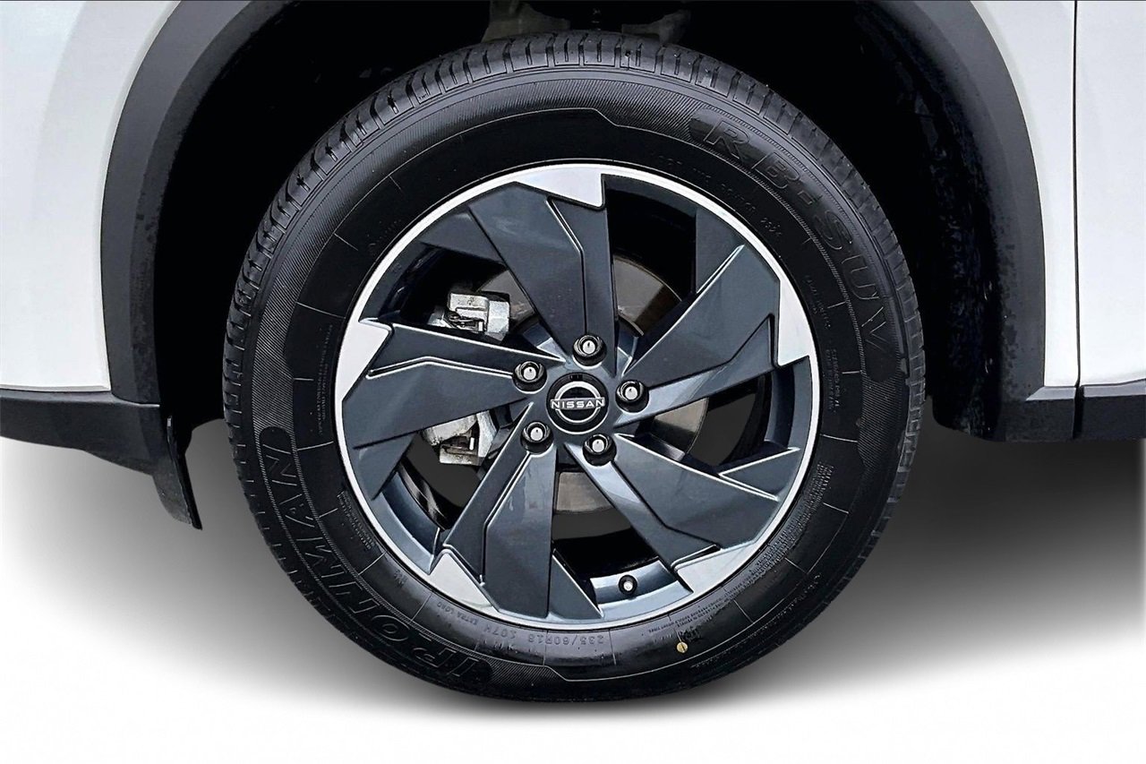Used 2024 Nissan Rogue SV image 30