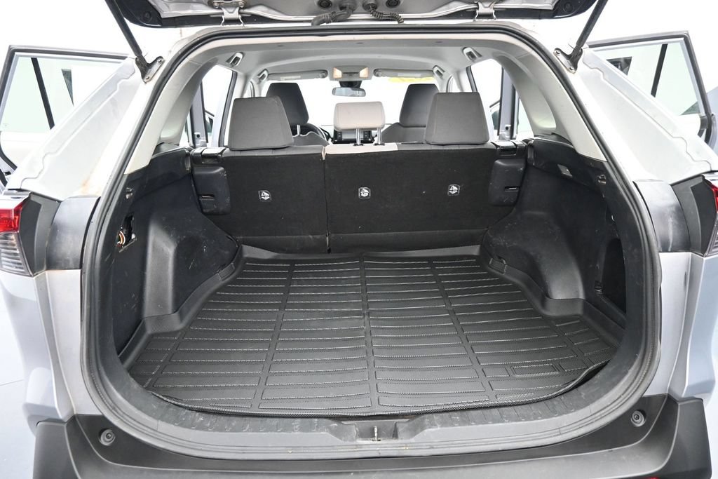 Used 2021 Toyota RAV4 XLE AWD/4WD image 27