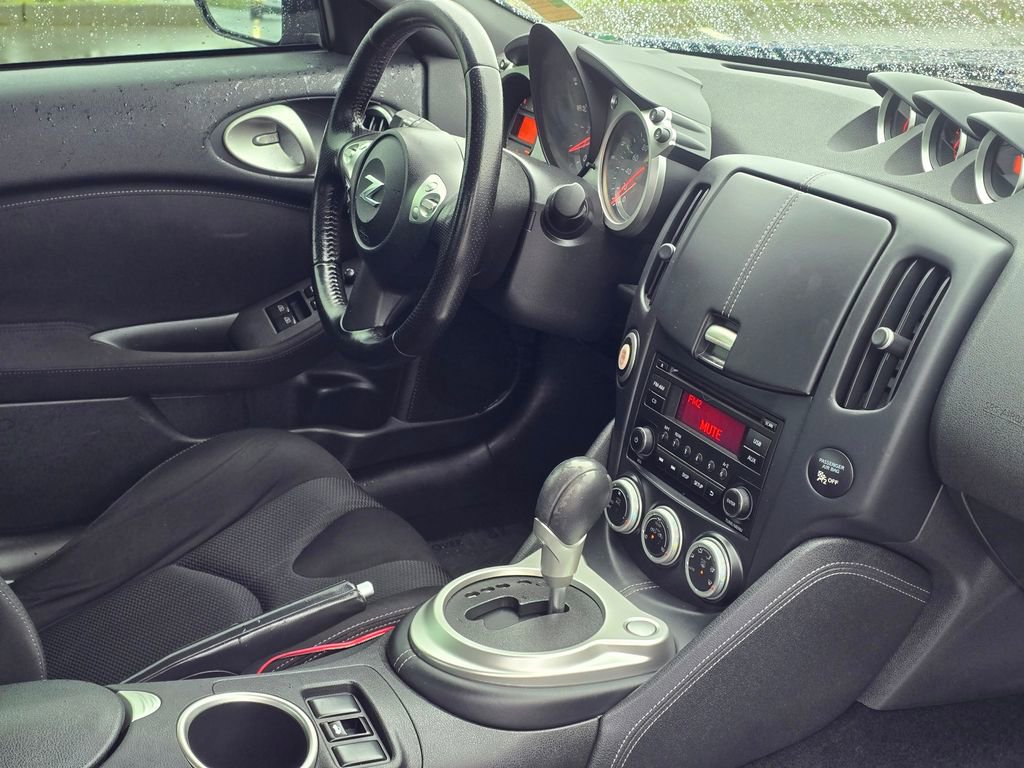 Used 2019 Nissan 370Z Coupe RWD image 18